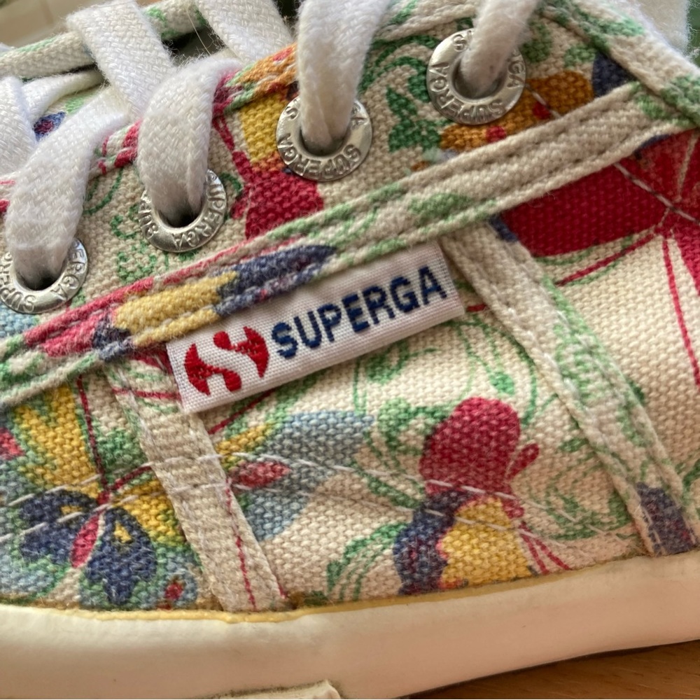 Superga Canvas Lace-Up Sneakers Women’s Size 6 Butterfly Floral - Picture 2 of 9
